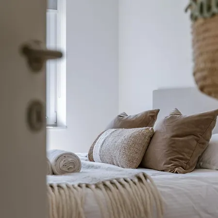 Huswell - Brand New House 