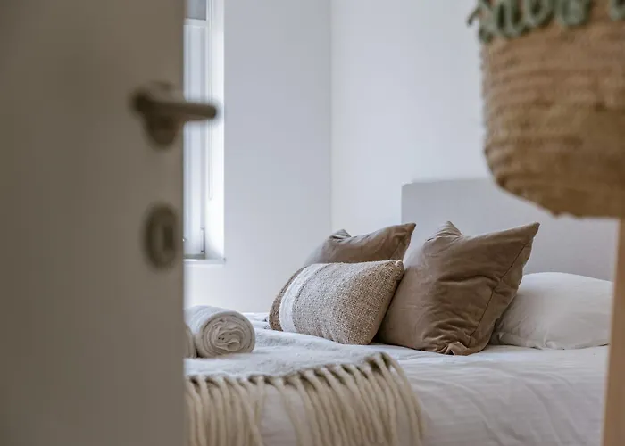 Huswell - Brand New House 